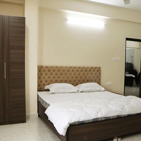 Radharani Apartment Колката Екстериор снимка