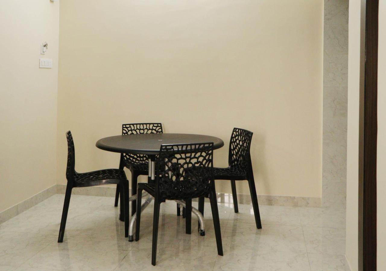 Radharani Apartment Колката Екстериор снимка